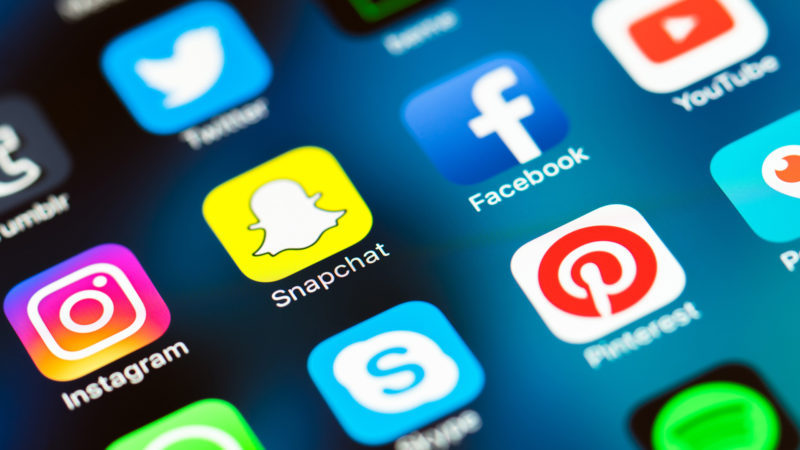Social Media Mobile Icons Snapchat Facebook Instagram Ss 800x450 3 800x450