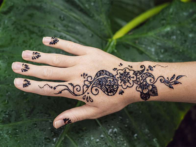 Top 6 Paisly Mehndi Designs For This Wedding Season