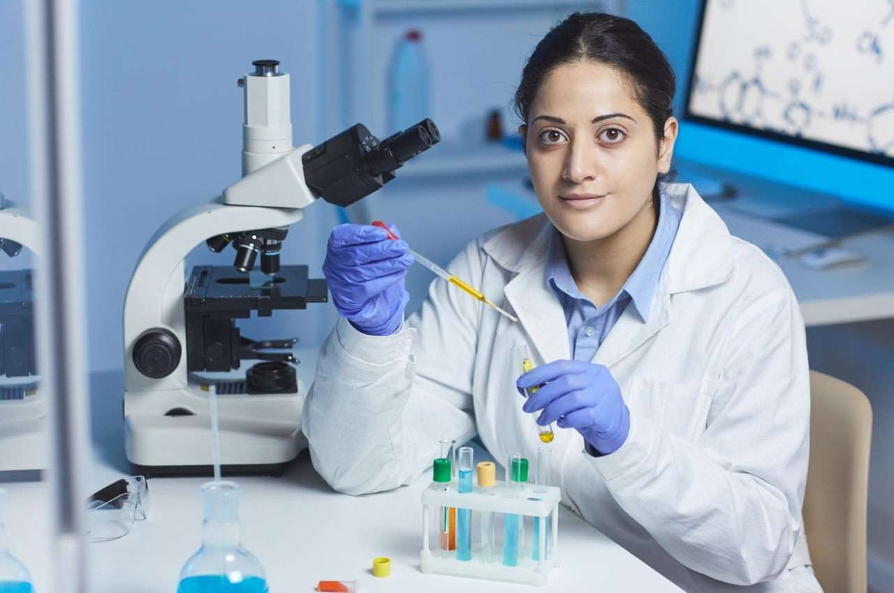 Best Course for Future Healthcare: DMLT Course